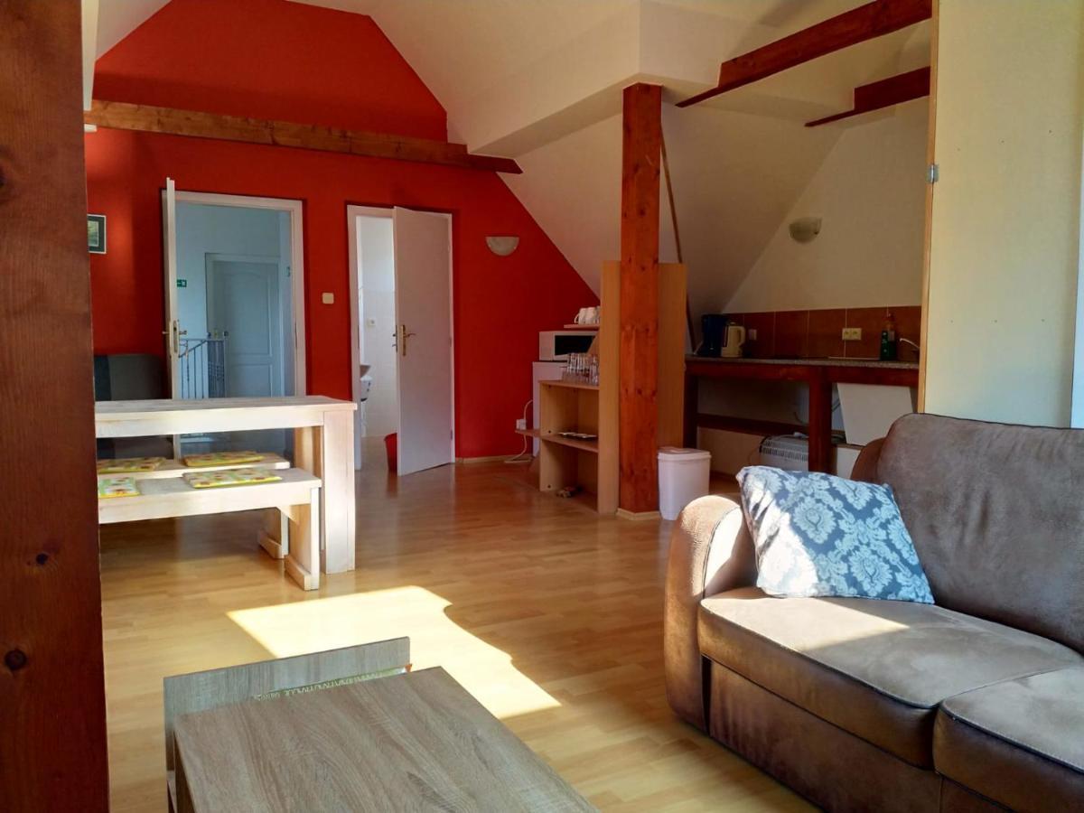 Camping & Guest House Pliskovice Mirovice Екстер'єр фото