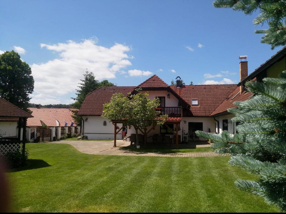 Camping & Guest House Pliskovice Mirovice Екстер'єр фото
