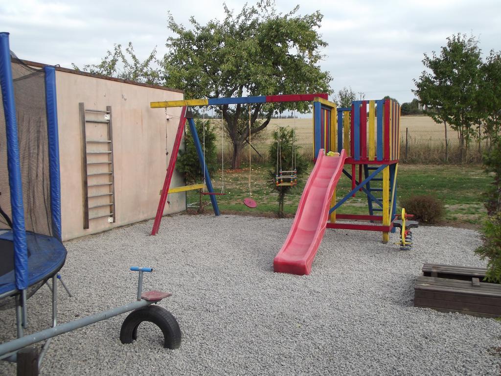 Camping & Guest House Pliskovice Mirovice Екстер'єр фото